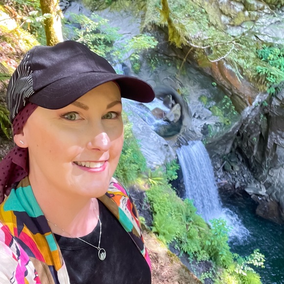 Meet your 5 ⭐️ Posher, Sara! - Picture 5 of 9